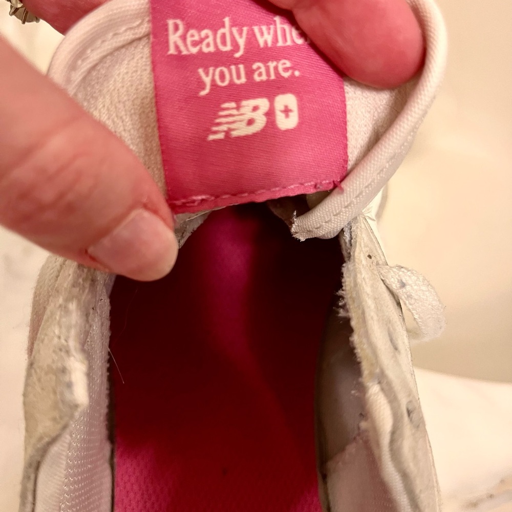 New Balance 327 x FIGS Pink, white/cream
Size Women’s 9.5 - Picture 12 of 13